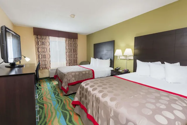 غرفة بسريرين مزدوجين، Ramada By Wyndham Vandalia 3/10