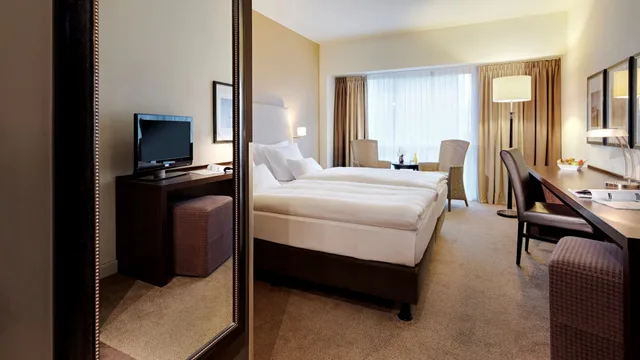 غرفة قياسية بسريرين منفصلين، Lindner Hotel Antwerp, Part of Jdv by Hyatt 1/4