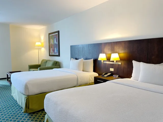 جناح جونيور بسريرين كوين بإطلالة على المدينة مع أريكة، Courtyard By Marriott Guayaquil 7/10