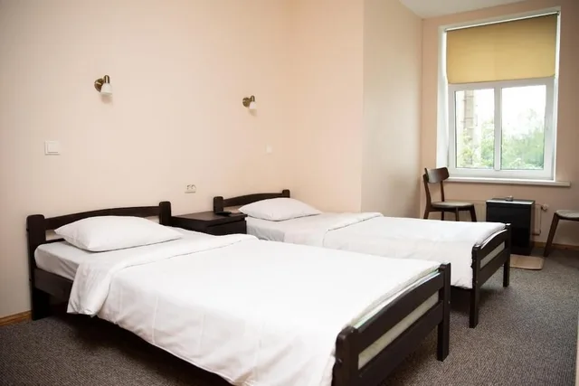 غرفة قياسية بسريرين منفصلين، Knights Court Hostel Private Facilities 1/2
