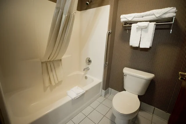 Portland Suites Airport East، غريشام 25/25