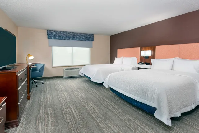 غرفة بسريرين كوين لذوي الإعاقة، Hampton Inn Springfield South Enfield 1/3