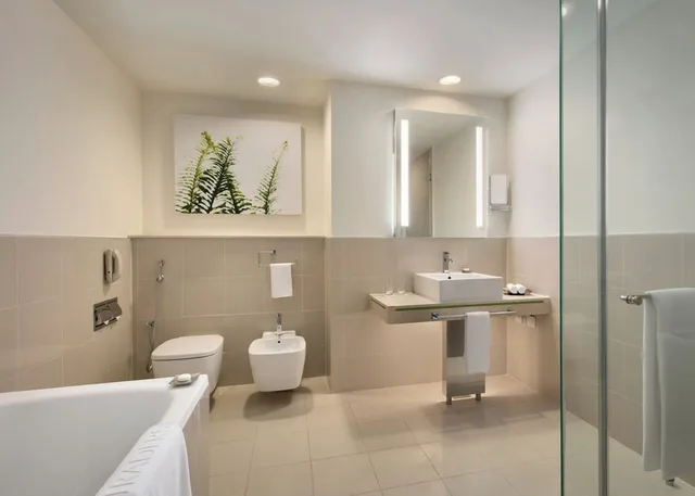 Traders, Club, Deluxe, Twin Beds، Traders Hotel, Qaryat Al Beri, Abu Dhabi 5/6