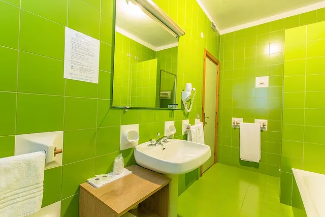غرفة رباعية بأربعة أسرّة، Hotel Residence Ulivi E Palme 2/3