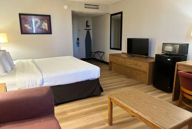 غرفة بسرير كينج لذوي الإعاقة، Days Inn by Wyndham Williamsport 3/3
