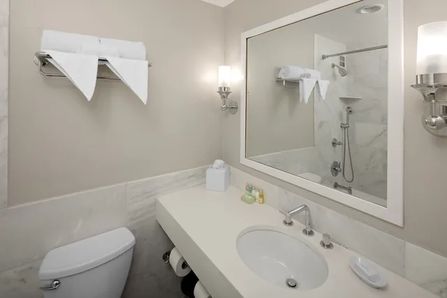 غرفة سيغنتشر بسرير كينج، The Andrew Hotel 10/10