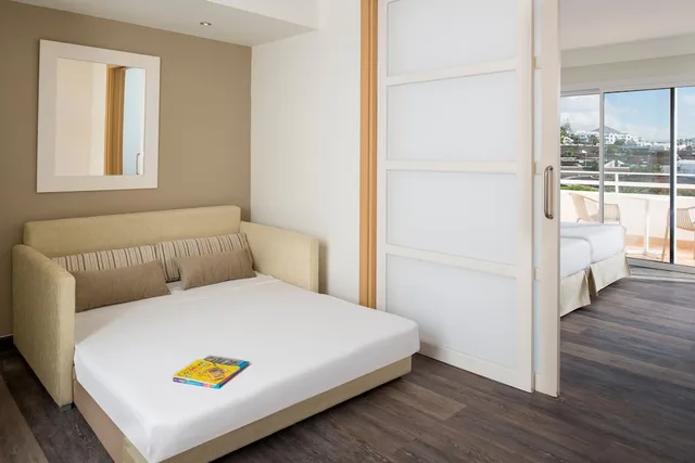 Family, Twin Beds, Sofa, Sol Lanzarote 1/10