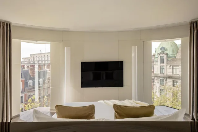 Beyond Me, London, Suite, King Bed, Terrace View، Me London Hotel 2/5
