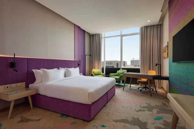 Room, King Bed, City View, Smoking, La Quinta by Wyndham Abu Dhabi Al Wahda 1/2
