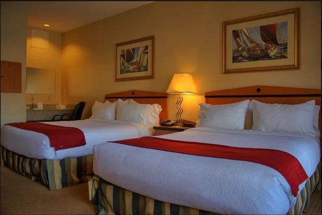 غرفة بسريرين كوين، Holiday Inn Osoyoos 2/3