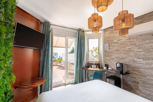 Junior Suite, Queen Bed, Panoramic Sea View, Bath and Shower, Terrace، Best Western Plus La Rade 1/6
