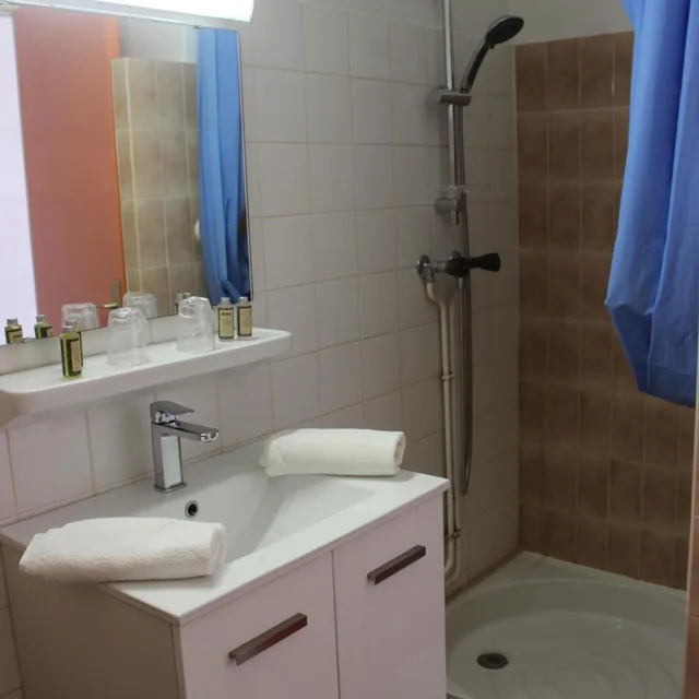 غرفة بسرير مزدوج بشرفة، Hotel Bains Sarrailh 3/6