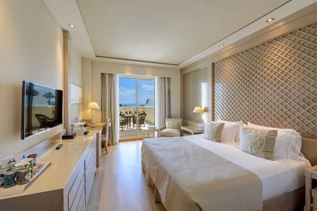 غرفة تنفيذية بسرير كوين بإطلالة على الشاطئ بشرفة، Balneario Las Arenas Resort 2/8
