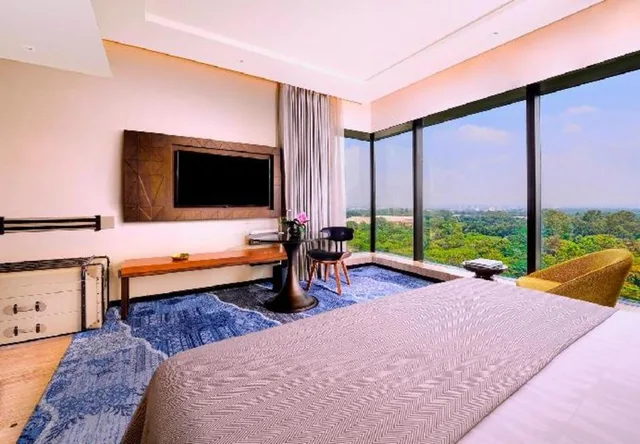 Executive, Twin Beds, The Den Bengaluru, LXR Hotels & Resorts 1/2