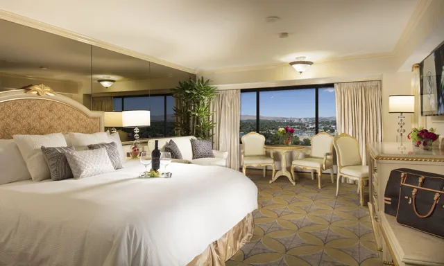 Deluxe, Peppermill Resort Spa Casino, WorldHotels Elite 1/2