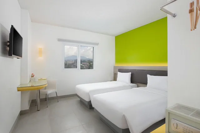 غرفة قياسية بسريرين منفصلين، Amaris Hotel Setiabudi 2/3