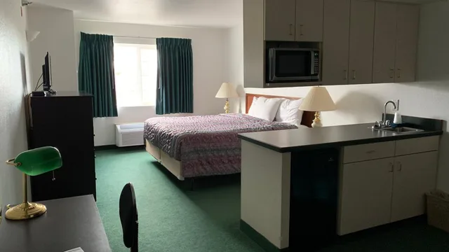 غرفة بسرير كينج، Fairbridge Inn & Suites Miles City 2/7