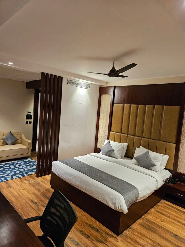 غرفة تنفيذية بسرير كينج، Four Leaf Hotel Akosha 1/5