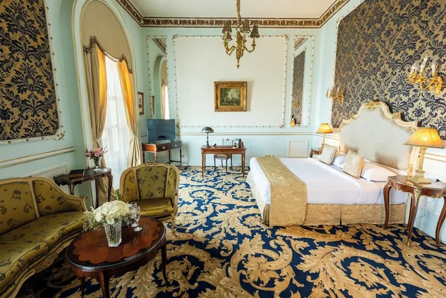 Golden Paradise Suite Direct Sea View with Light Dinner، Le Metropole Luxury Heritage Hotel Since 1902 by Paradise Inn Group 6/10