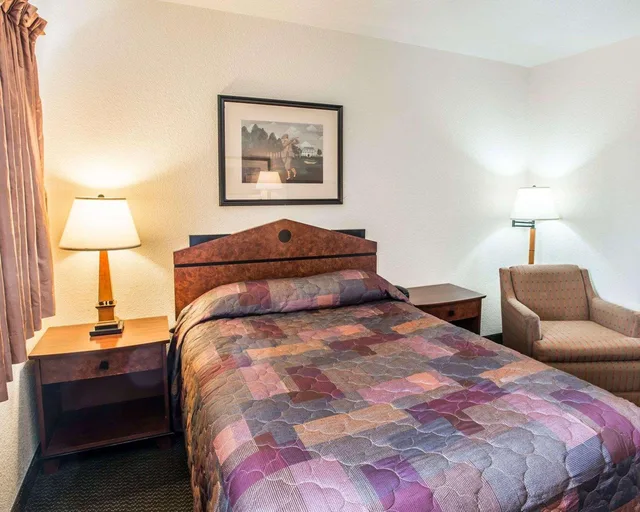 غرفة بسرير كينج، Rodeway Inn Greeley CO 1/1