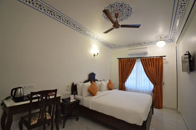 Deluxe, Double Bed, Hotel Umaid Residency 3/10
