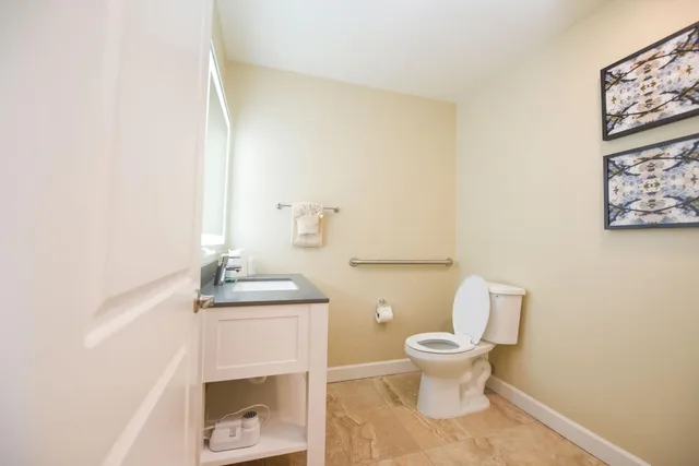 جناح بسرير كينج بشرفة لذوي الإعاقة، Waterside Suites And Marina 4/4