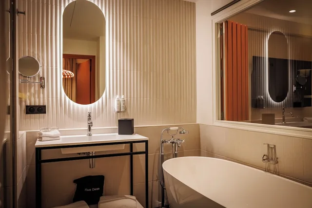Family Suite, King and Twin Beds, Sofa, Grand Hotel de Courtoisville 4/4