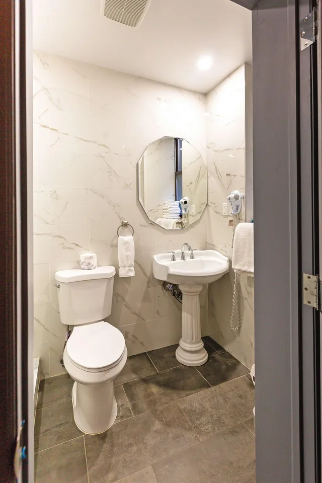 Room, 2 Double Beds, Hotel St James 6/8