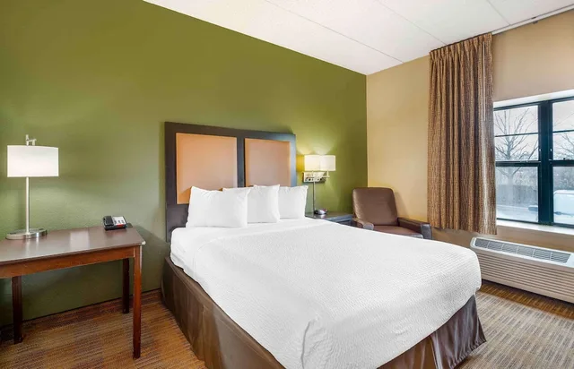 استوديو بسرير كوين، Studio 6 Corporate Extended Stay Chicago Lisle IL 2/5