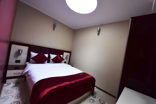 شقة بسرير كينج بإطلالة على الحديقة، DELUXE CITY HOTEL 4/9