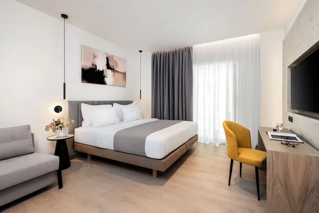جناح غراند بسرير كينج بإطلالة على المدينة مع أريكة، Urban K Hotel Athens 1/3