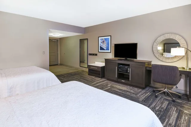 غرفة قياسية بسريرين كوين، Hampton Inn & Suites Wells-Ogunquit 1/10