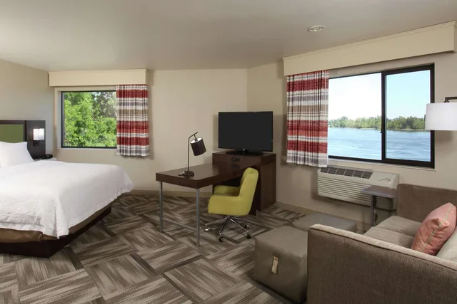 استوديو بسرير كينج بإطلالة على النهر، Hampton Inn Richland/Tri-Cities 1/3