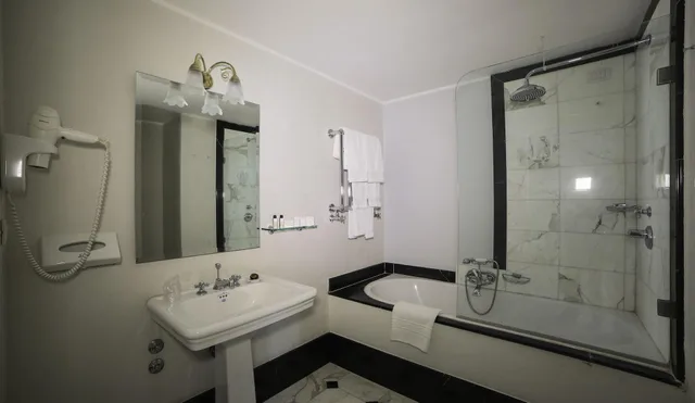 غرفة قياسية بسرير مزدوج بشرفة في الطابق الأرضي، Hotel Villa Fraulo 4/5