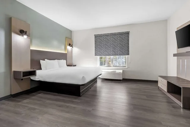 Efficiency, King Bed، MainStay Suites Columbia Harbison 1/3