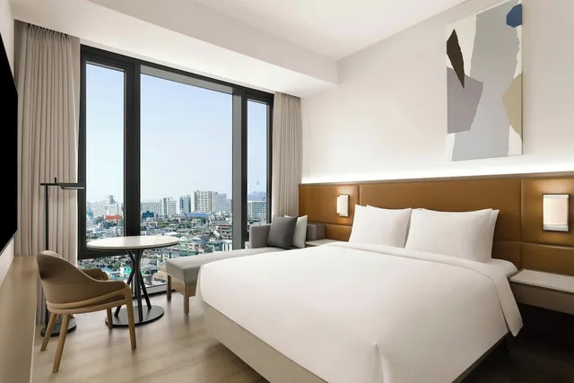 Premier, Queen Bed, City View, AC Hotel by Marriott Seoul Gangnam 2/8