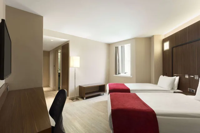 Room, Twin Beds, Ramada Encore by Wyndham Izmir 3/5