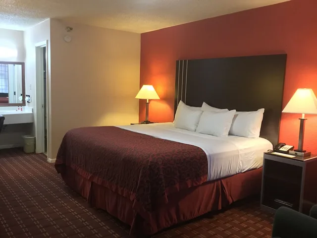 غرفة بسرير كينج لذوي الإعاقة، Howdy Hotel 2/4
