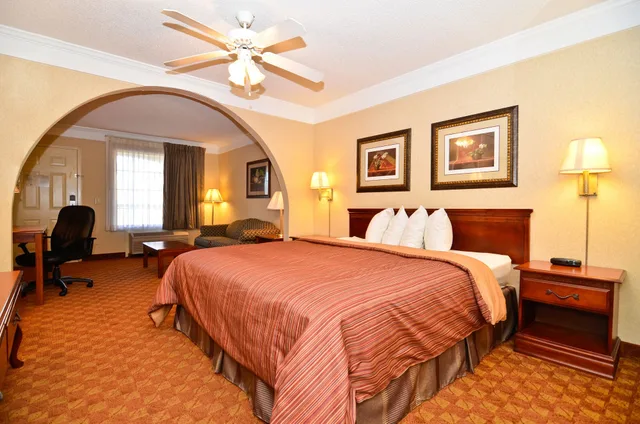 Suite, King Bed, Peach State Inn & Suites 1/1