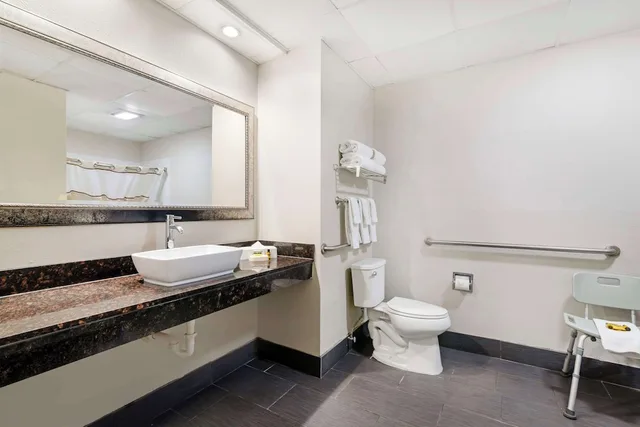 جناح بسريرين كوين لذوي الإعاقة، Best Western Savannah Airport Inn & Suites 5/7