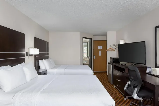 غرفة بسرير مزدوج، Super 8 by Wyndham Chattanooga East/Hamilton Place 2/3