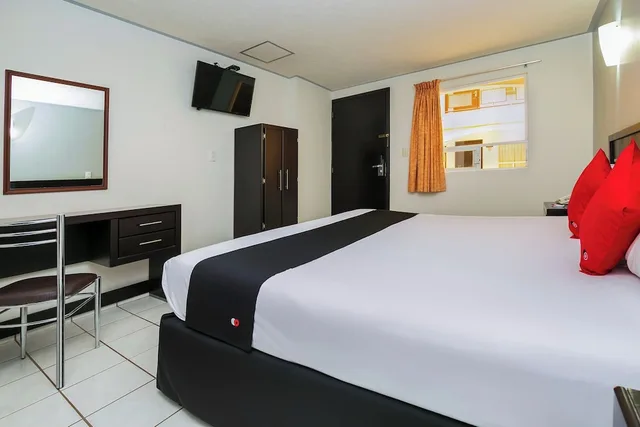 غرفة سوبيريور بسرير كينج، Capital O Hotel Victoria Morelia 3/4