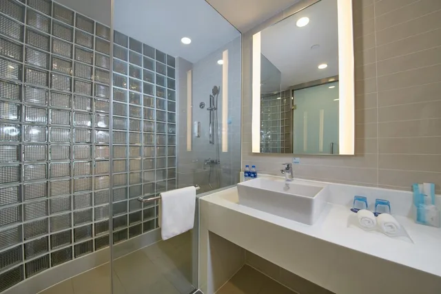 غرفة قياسية بسرير كينج وسرير كوين، Holiday Inn Express Luoyang City Center 3/4