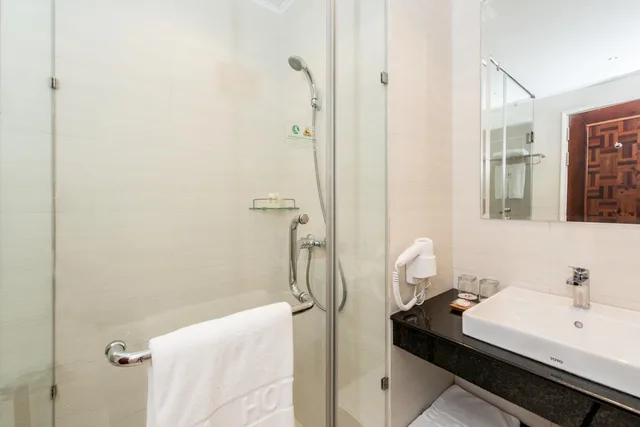 غرفة بسرير كينج بإطلالة على المسبح، Sokha Palace Siem Reap Hotel 9/9