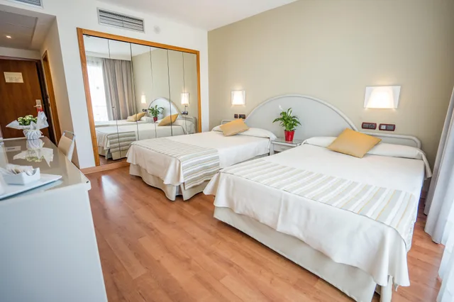 Family, Balcony or Terrace، Gran Hotel Costa del Sol 1/2