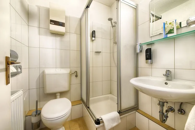 غرفة قياسية ثلاثية بسرير كوين وسرير فردي، Hotel Senator 6/6