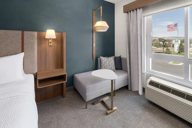 غرفة قياسية بسرير مزدوج، Holiday Inn Laramie 1/3