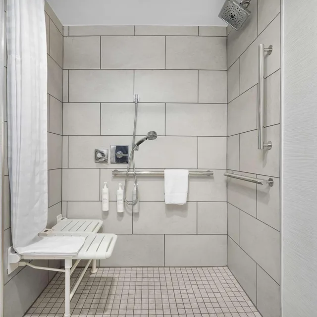جناح بسرير كوين مع أريكة لذوي الإعاقة، Homewood Suites By Hilton San Diego Airport Liberty Station 4/6