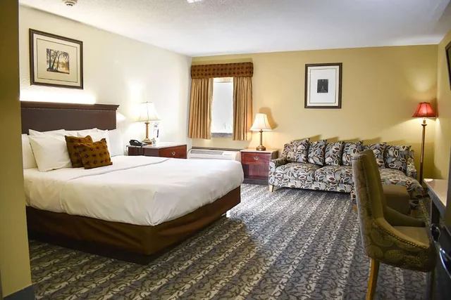 غرفة بريميير بسرير كينج، Travelodge by Wyndham Coffeyville 1/6