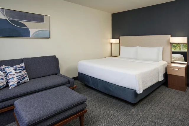 Renovated, Guest Room, King Bed, Accessible، Courtyard Fort Lauderdale Weston 1/6
